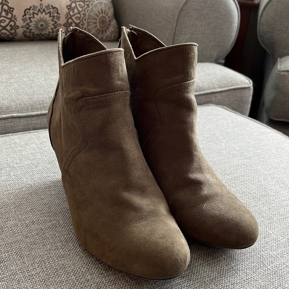 Report Ankle Boots
